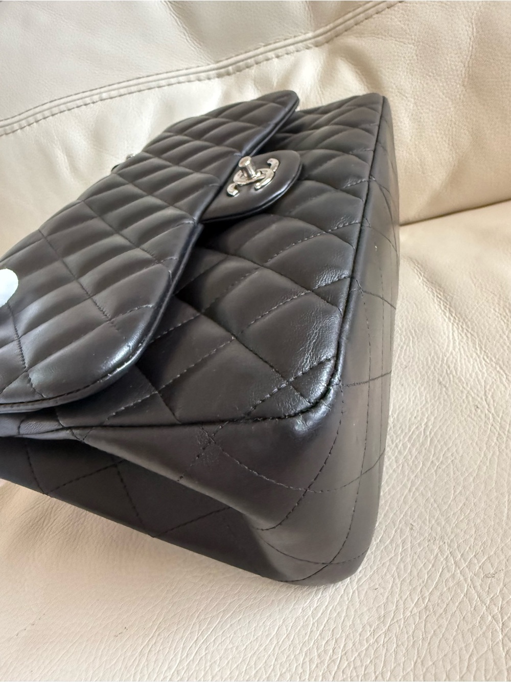Chanel Classic Double Flap Jumbo Bag in Black Quilted Lambskin - Picture 6 of 16